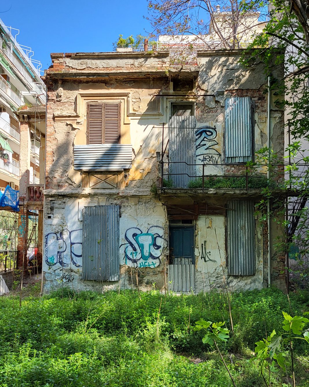 Έκτακτος σύντομος περίπατος στα στενά της Σοφούλη